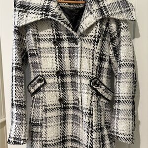 IZ Byer Black & White Plaid Heavy Coat – Junior’s Size XL